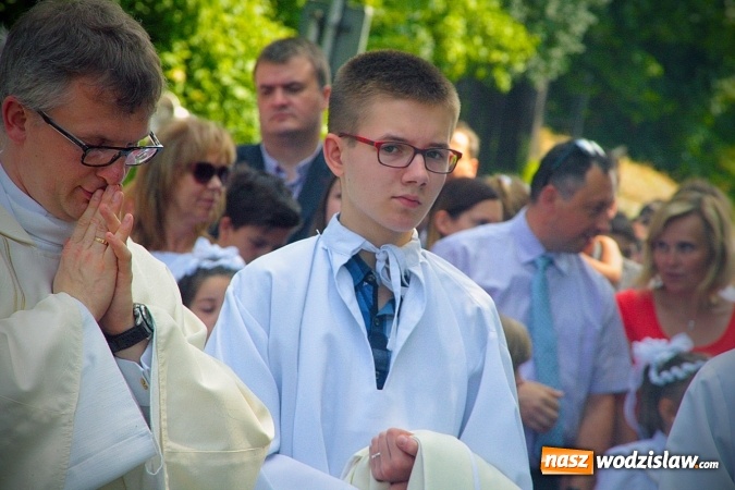 Zdjęcie w galerii na portalu naszwodzislaw.com: Wodzisław: setki wiernych na procesji Bożego Ciała. FOTORELACJA wiadomości z regionu