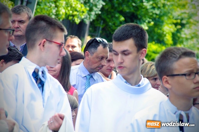 Zdjęcie w galerii na portalu naszwodzislaw.com: Wodzisław: setki wiernych na procesji Bożego Ciała. FOTORELACJA wiadomości z regionu