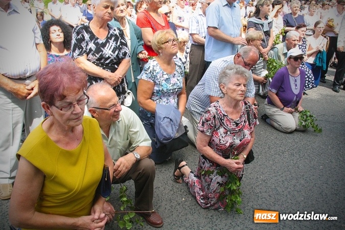 Zdjęcie w galerii na portalu naszwodzislaw.com: Wodzisław: setki wiernych na procesji Bożego Ciała. FOTORELACJA wiadomości z regionu