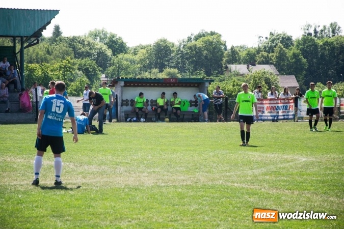 Zdjęcie w galerii na portalu naszwodzislaw.com: Gorzyce wygrały z Krzanowicami. Czarni coraz bliżej awansu! wiadomości z regionu