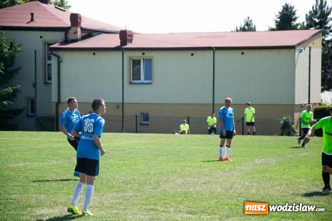 Zdjęcie w galerii na portalu naszwodzislaw.com: Gorzyce wygrały z Krzanowicami. Czarni coraz bliżej awansu! wiadomości z regionu