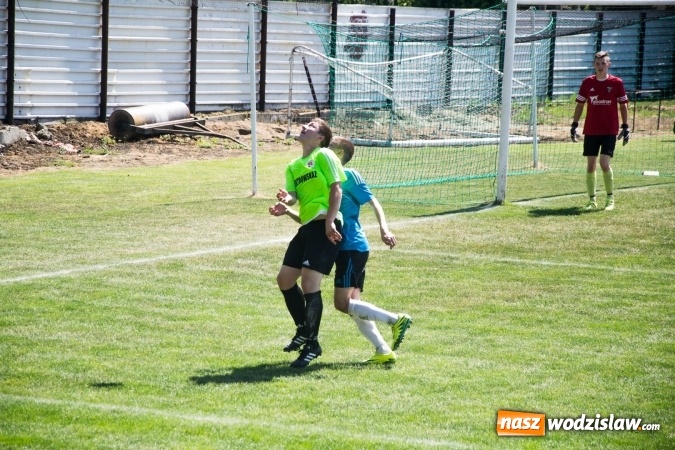 Zdjęcie w galerii na portalu naszwodzislaw.com: Gorzyce wygrały z Krzanowicami. Czarni coraz bliżej awansu! wiadomości z regionu