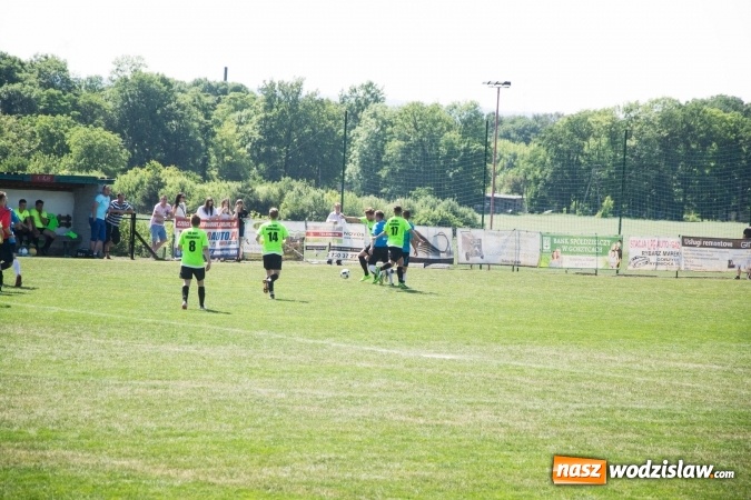 Zdjęcie w galerii na portalu naszwodzislaw.com: Gorzyce wygrały z Krzanowicami. Czarni coraz bliżej awansu! wiadomości z regionu