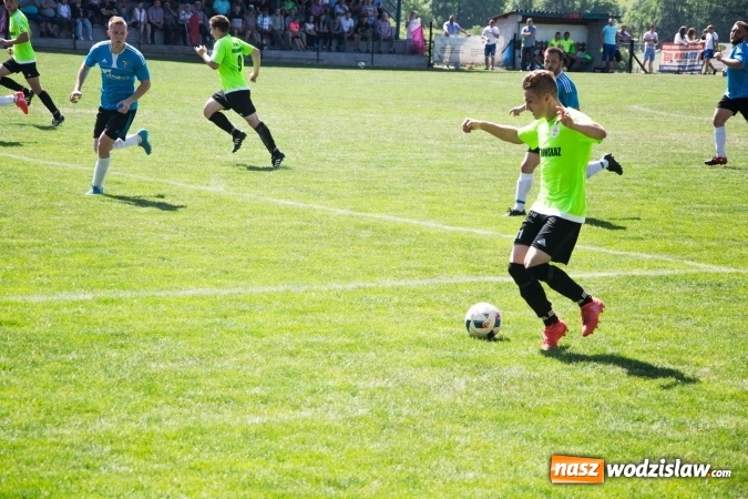 Zdjęcie w galerii na portalu naszwodzislaw.com: Gorzyce wygrały z Krzanowicami. Czarni coraz bliżej awansu! wiadomości z regionu