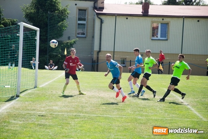 Zdjęcie w galerii na portalu naszwodzislaw.com: Gorzyce wygrały z Krzanowicami. Czarni coraz bliżej awansu! wiadomości z regionu