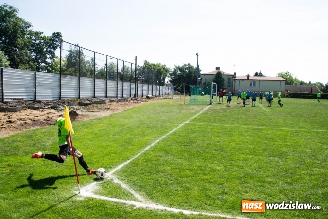 Zdjęcie w galerii na portalu naszwodzislaw.com: Gorzyce wygrały z Krzanowicami. Czarni coraz bliżej awansu! wiadomości z regionu