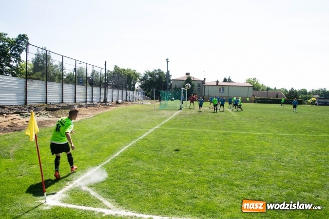 Zdjęcie w galerii na portalu naszwodzislaw.com: Gorzyce wygrały z Krzanowicami. Czarni coraz bliżej awansu! wiadomości z regionu