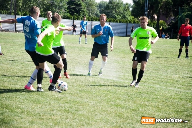 Zdjęcie w galerii na portalu naszwodzislaw.com: Gorzyce wygrały z Krzanowicami. Czarni coraz bliżej awansu! wiadomości z regionu