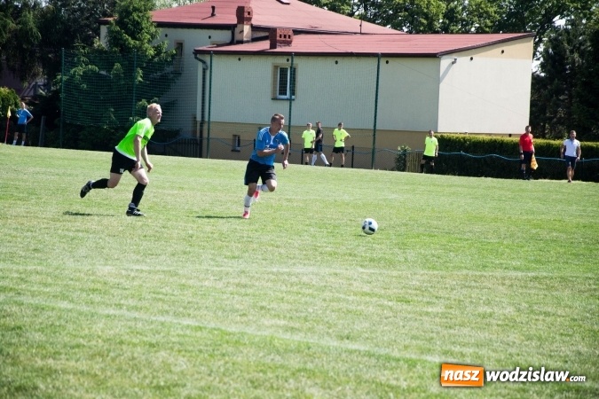 Zdjęcie w galerii na portalu naszwodzislaw.com: Gorzyce wygrały z Krzanowicami. Czarni coraz bliżej awansu! wiadomości z regionu