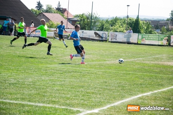 Zdjęcie w galerii na portalu naszwodzislaw.com: Gorzyce wygrały z Krzanowicami. Czarni coraz bliżej awansu! wiadomości z regionu