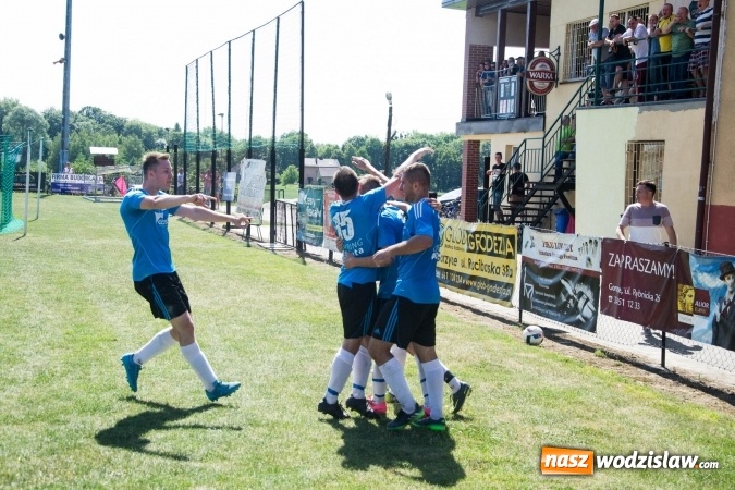 Zdjęcie w galerii na portalu naszwodzislaw.com: Gorzyce wygrały z Krzanowicami. Czarni coraz bliżej awansu! wiadomości z regionu