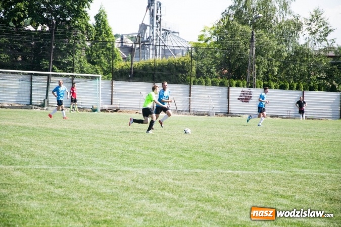 Zdjęcie w galerii na portalu naszwodzislaw.com: Gorzyce wygrały z Krzanowicami. Czarni coraz bliżej awansu! wiadomości z regionu