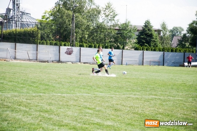 Zdjęcie w galerii na portalu naszwodzislaw.com: Gorzyce wygrały z Krzanowicami. Czarni coraz bliżej awansu! wiadomości z regionu