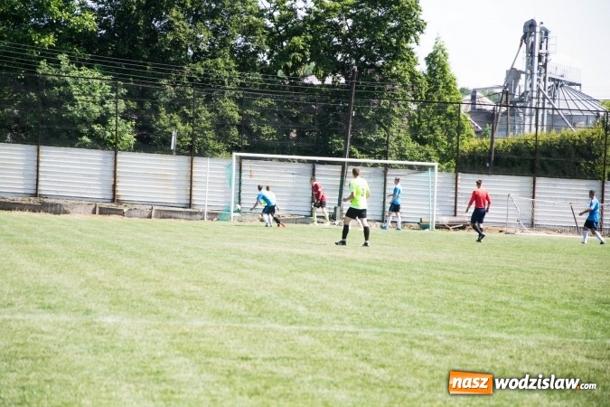 Zdjęcie w galerii na portalu naszwodzislaw.com: Gorzyce wygrały z Krzanowicami. Czarni coraz bliżej awansu! wiadomości z regionu