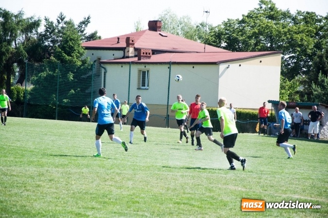 Zdjęcie w galerii na portalu naszwodzislaw.com: Gorzyce wygrały z Krzanowicami. Czarni coraz bliżej awansu! wiadomości z regionu