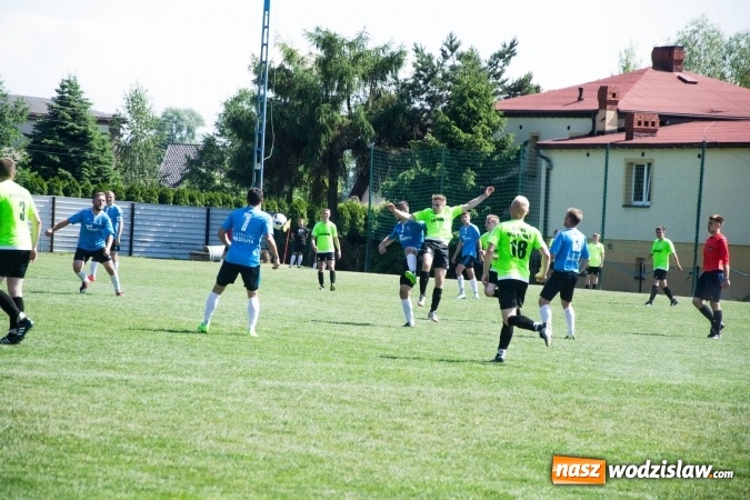 Zdjęcie w galerii na portalu naszwodzislaw.com: Gorzyce wygrały z Krzanowicami. Czarni coraz bliżej awansu! wiadomości z regionu