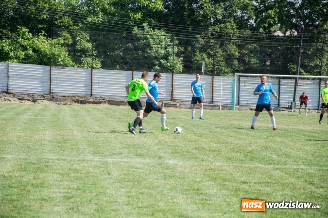 Zdjęcie w galerii na portalu naszwodzislaw.com: Gorzyce wygrały z Krzanowicami. Czarni coraz bliżej awansu! wiadomości z regionu