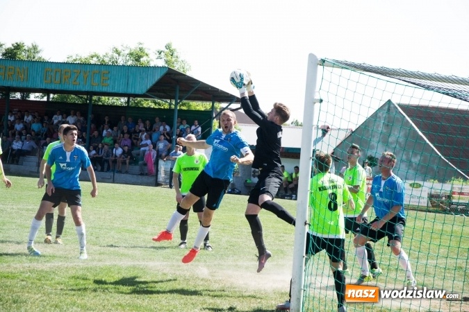 Zdjęcie w galerii na portalu naszwodzislaw.com: Gorzyce wygrały z Krzanowicami. Czarni coraz bliżej awansu! wiadomości z regionu