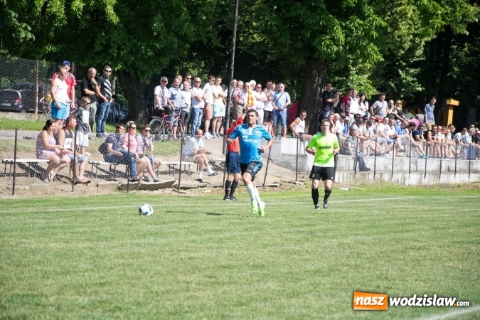 Zdjęcie w galerii na portalu naszwodzislaw.com: Gorzyce wygrały z Krzanowicami. Czarni coraz bliżej awansu! wiadomości z regionu