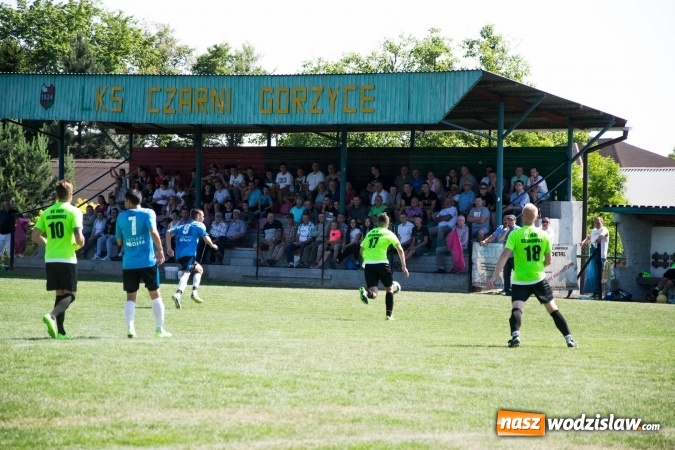 Zdjęcie w galerii na portalu naszwodzislaw.com: Gorzyce wygrały z Krzanowicami. Czarni coraz bliżej awansu! wiadomości z regionu