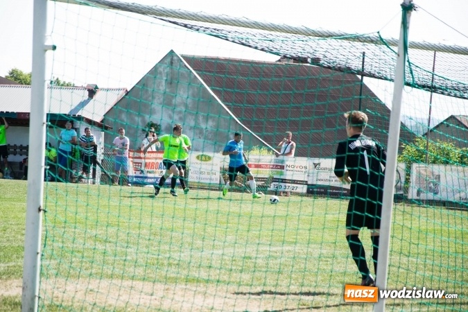 Zdjęcie w galerii na portalu naszwodzislaw.com: Gorzyce wygrały z Krzanowicami. Czarni coraz bliżej awansu! wiadomości z regionu