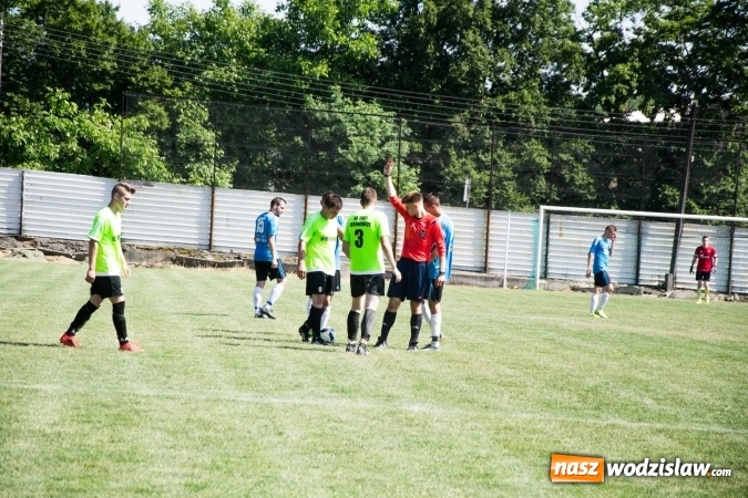 Zdjęcie w galerii na portalu naszwodzislaw.com: Gorzyce wygrały z Krzanowicami. Czarni coraz bliżej awansu! wiadomości z regionu