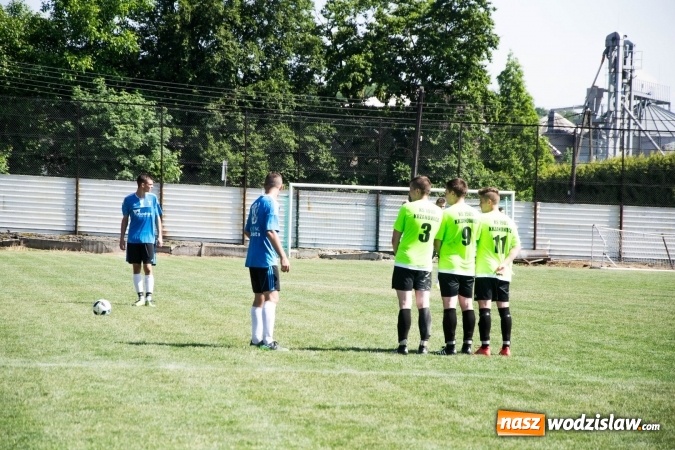 Zdjęcie w galerii na portalu naszwodzislaw.com: Gorzyce wygrały z Krzanowicami. Czarni coraz bliżej awansu! wiadomości z regionu