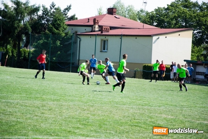 Zdjęcie w galerii na portalu naszwodzislaw.com: Gorzyce wygrały z Krzanowicami. Czarni coraz bliżej awansu! wiadomości z regionu