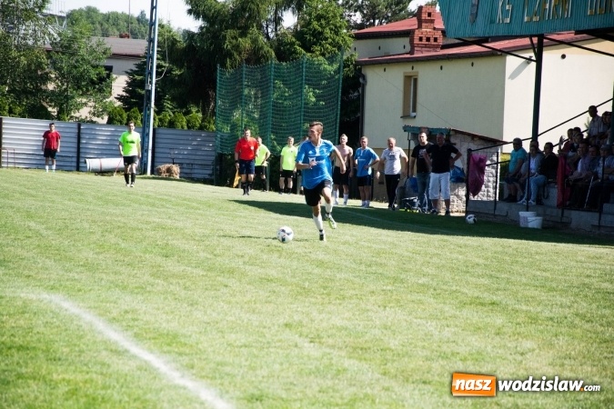 Zdjęcie w galerii na portalu naszwodzislaw.com: Gorzyce wygrały z Krzanowicami. Czarni coraz bliżej awansu! wiadomości z regionu