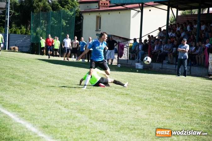 Zdjęcie w galerii na portalu naszwodzislaw.com: Gorzyce wygrały z Krzanowicami. Czarni coraz bliżej awansu! wiadomości z regionu