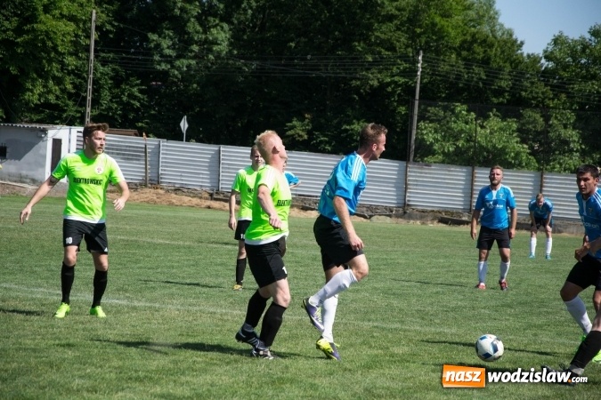 Zdjęcie w galerii na portalu naszwodzislaw.com: Gorzyce wygrały z Krzanowicami. Czarni coraz bliżej awansu! wiadomości z regionu