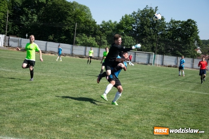 Zdjęcie w galerii na portalu naszwodzislaw.com: Gorzyce wygrały z Krzanowicami. Czarni coraz bliżej awansu! wiadomości z regionu