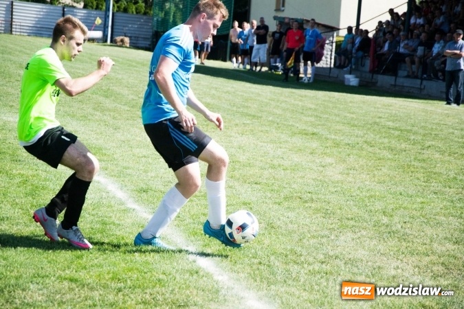 Zdjęcie w galerii na portalu naszwodzislaw.com: Gorzyce wygrały z Krzanowicami. Czarni coraz bliżej awansu! wiadomości z regionu