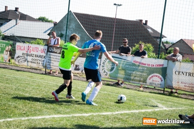 Zdjęcie w galerii na portalu naszwodzislaw.com: Gorzyce wygrały z Krzanowicami. Czarni coraz bliżej awansu! wiadomości z regionu