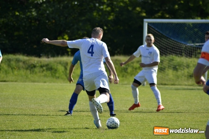 Zdjęcie w galerii na portalu naszwodzislaw.com: Osiem goli w Krzyżkowicach. Kornowac awansował! wiadomości z regionu