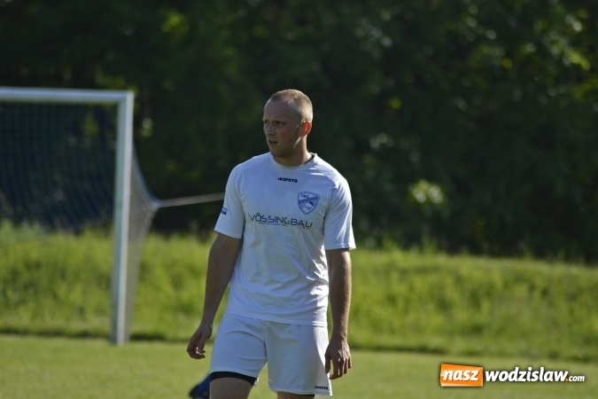 Zdjęcie w galerii na portalu naszwodzislaw.com: Osiem goli w Krzyżkowicach. Kornowac awansował! wiadomości z regionu