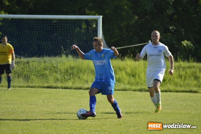 Zdjęcie w galerii na portalu naszwodzislaw.com: Osiem goli w Krzyżkowicach. Kornowac awansował! wiadomości z regionu