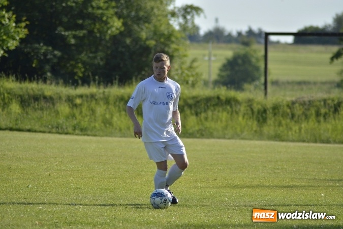 Zdjęcie w galerii na portalu naszwodzislaw.com: Osiem goli w Krzyżkowicach. Kornowac awansował! wiadomości z regionu