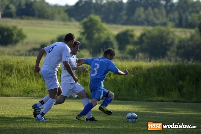 Zdjęcie w galerii na portalu naszwodzislaw.com: Osiem goli w Krzyżkowicach. Kornowac awansował! wiadomości z regionu