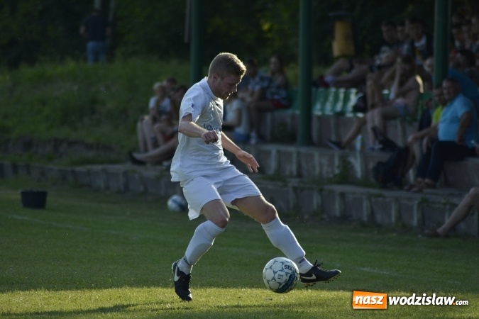 Zdjęcie w galerii na portalu naszwodzislaw.com: Osiem goli w Krzyżkowicach. Kornowac awansował! wiadomości z regionu