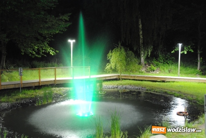 Zdjęcie w galerii na portalu naszwodzislaw.com: Nowa fontanna w Radlinie. Powstała przy tężni wiadomości z regionu