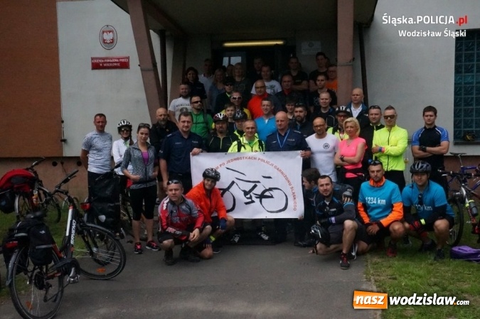 Zdjęcie w galerii na portalu naszwodzislaw.com: Wodzisławscy policjanci na mecie charytatywnej wyprawy rowerowej. Zebrano około 40 tys. zł wiadomości z regionu