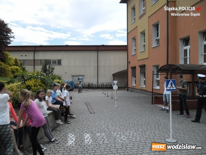 Zdjęcie w galerii na portalu naszwodzislaw.com: O bezpieczeństwie przed wakacjami. Miasteczko drogowe w Marklowicach  wiadomości z regionu