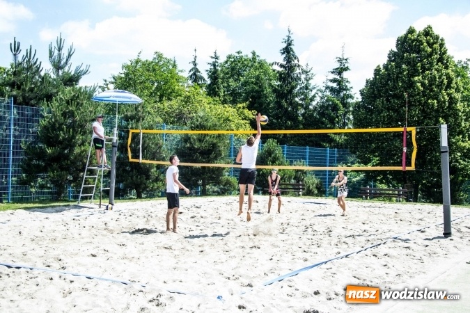 Zdjęcie w galerii na portalu naszwodzislaw.com: Grand Prix Starosty Wodzisławskiego w siatkówce plażowej rozpoczęty  wiadomości z regionu