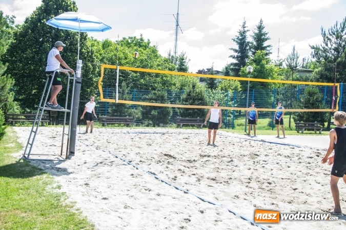 Zdjęcie w galerii na portalu naszwodzislaw.com: Grand Prix Starosty Wodzisławskiego w siatkówce plażowej rozpoczęty  wiadomości z regionu