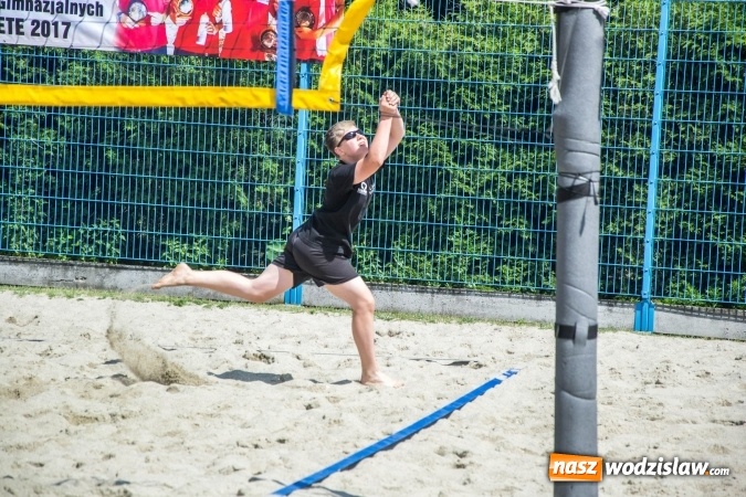 Zdjęcie w galerii na portalu naszwodzislaw.com: Grand Prix Starosty Wodzisławskiego w siatkówce plażowej rozpoczęty  wiadomości z regionu