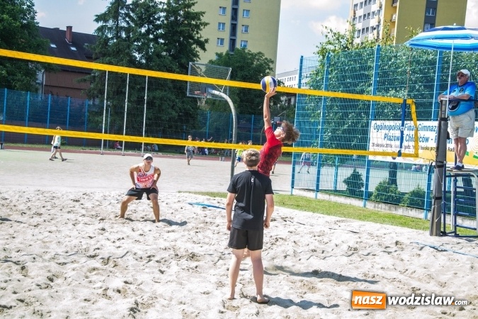 Zdjęcie w galerii na portalu naszwodzislaw.com: Grand Prix Starosty Wodzisławskiego w siatkówce plażowej rozpoczęty  wiadomości z regionu