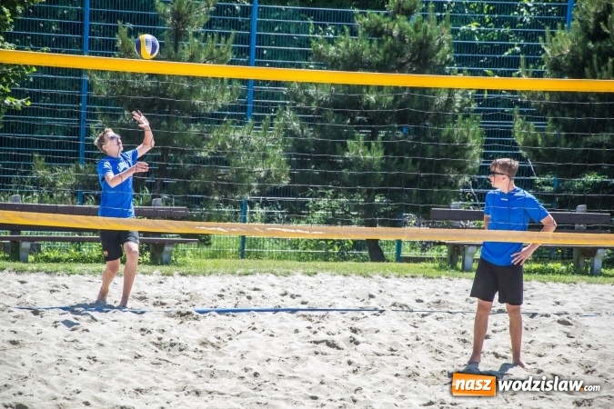 Zdjęcie w galerii na portalu naszwodzislaw.com: Grand Prix Starosty Wodzisławskiego w siatkówce plażowej rozpoczęty  wiadomości z regionu