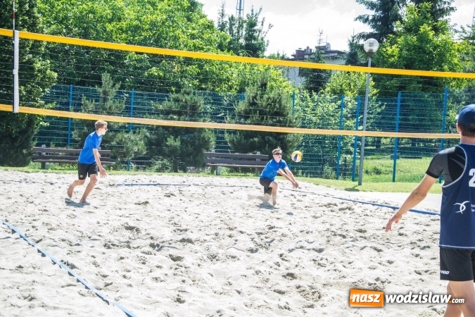Zdjęcie w galerii na portalu naszwodzislaw.com: Grand Prix Starosty Wodzisławskiego w siatkówce plażowej rozpoczęty  wiadomości z regionu
