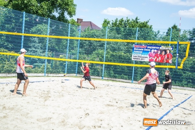 Zdjęcie w galerii na portalu naszwodzislaw.com: Grand Prix Starosty Wodzisławskiego w siatkówce plażowej rozpoczęty  wiadomości z regionu